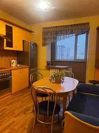 Оренда квартири біля метро Харківська , Ревуцького 42 Київ