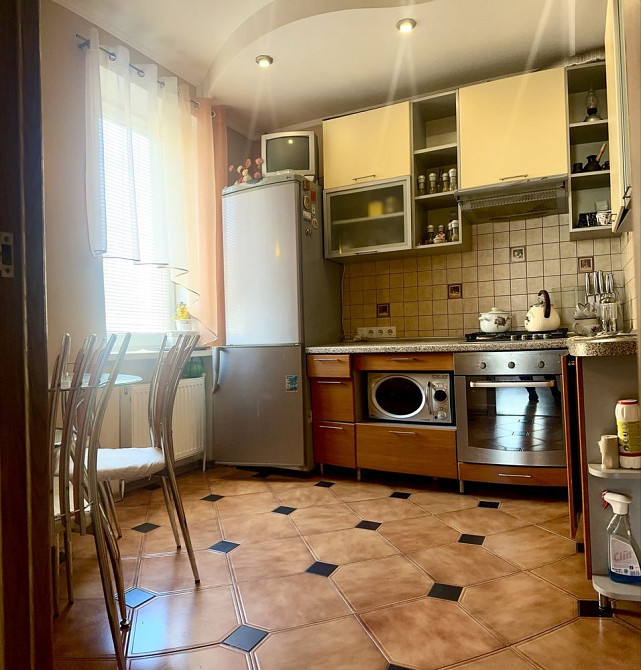 2-х сталінка « зуп 8 лікарня» Автономка Меблі Техніка Кривой Рог - изображение 1