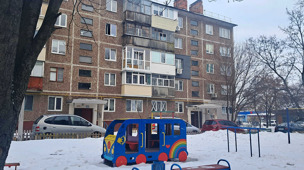 Продам 2 кімнатну квартиру  2 поверх роздільні кімнати район Танку СМ Чернигов - изображение 2