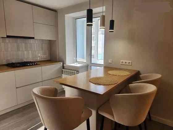 Продається 3х кімнатна новобудова Героїв Майдану Чернівці