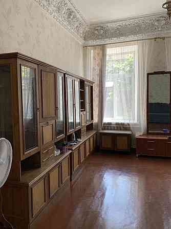 Район старосенная площадь , привоз низкий этаж газ Одеса