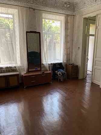 Район старосенная площадь , привоз низкий этаж газ Одеса