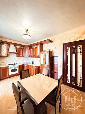 Оренда 2-рівневої квартири по вул. Декарта 160м2 Львів