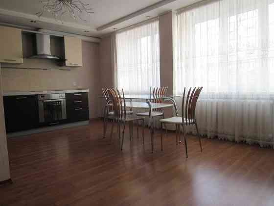 Продам велику 2к квартиру з ремонтом 700-річчя цегляний будинок Черкаси