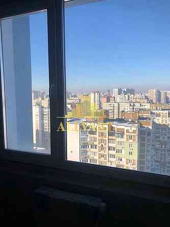 Продаж 3 кім  квартири по вулиці Вишняківська 4, метро Харківська Киев