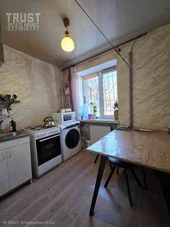 Продам двокімнатну квартиру перший поверх Кам`янське (Запорізька обл.)