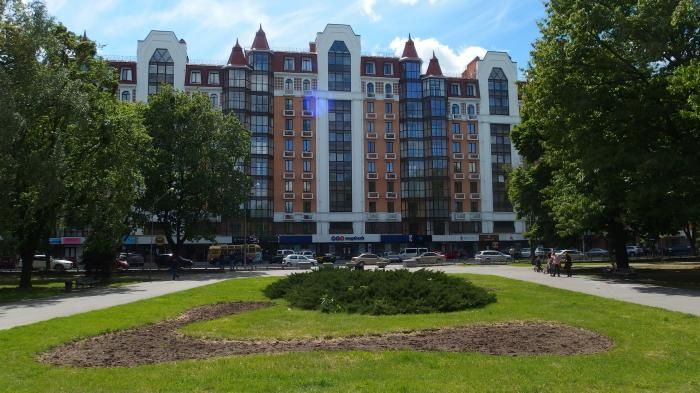 Центр, ул. Соборности 46В двухкомнатная + кухня студия. Собственник Полтава - изображение 1