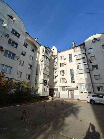 Продаж чотирьох кімнатної квартири в новобудові з гаражем Черновцы