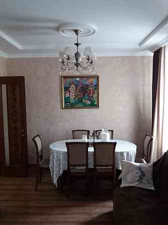 Продам повністю мебльовану 2 кімнатну квартиру в центрі Покровська Посад-Покровское